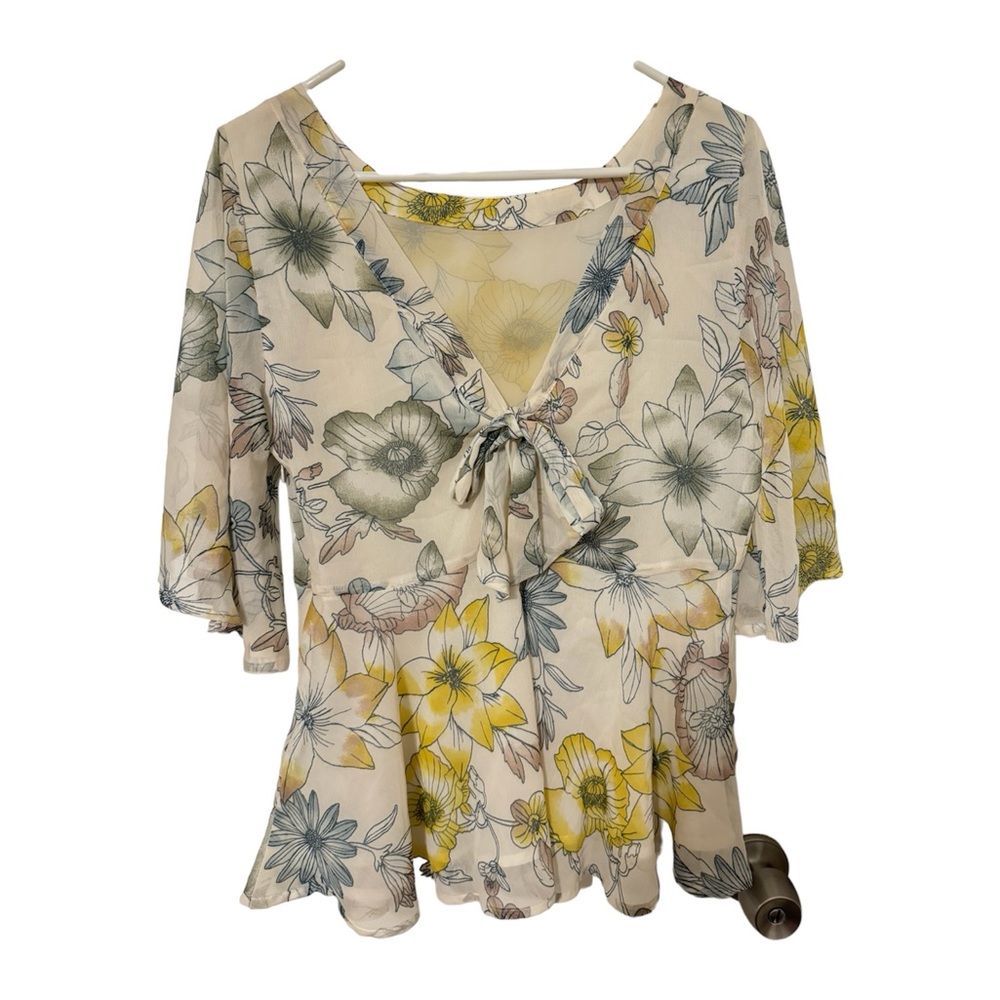 Cupcakes & Cashmere Ivory Floral Blouse Short Sleeve Open Back Size S